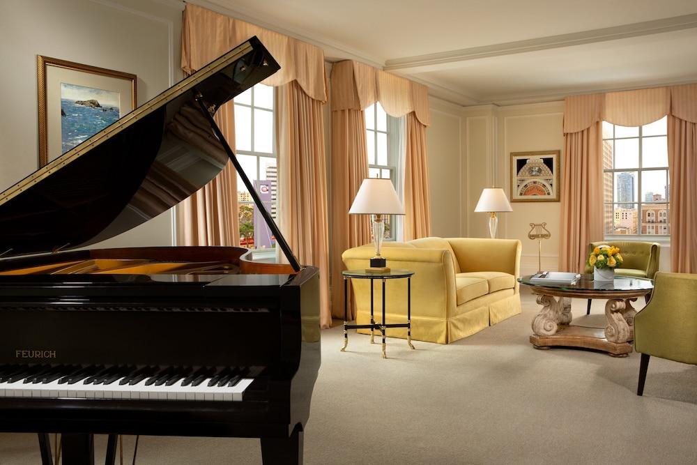 The Biltmore Angeles 4*